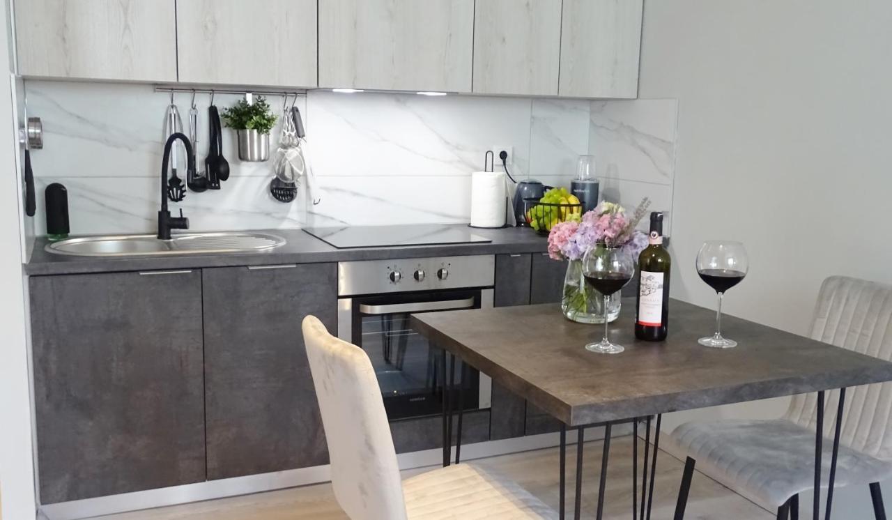 Petite Grey Apartment With Free Private Parking Zagreb Exterior foto